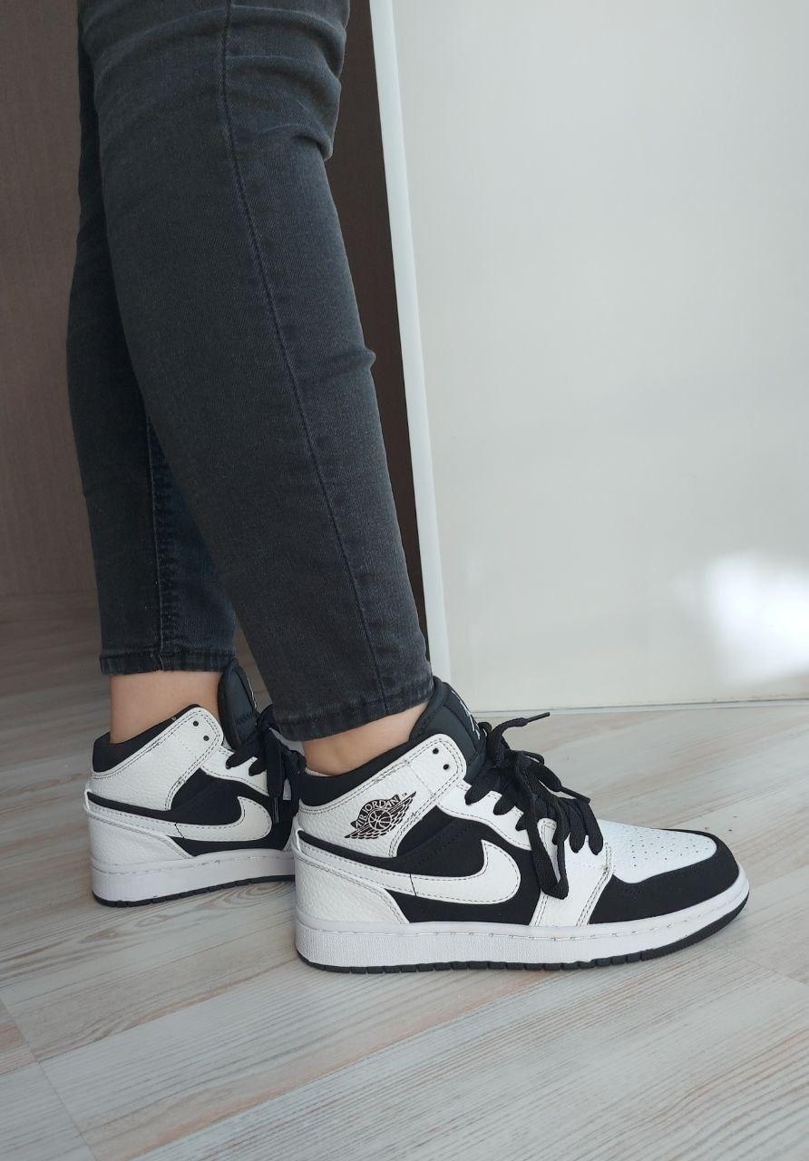 Nike Air Jordan 1 Mid Black White