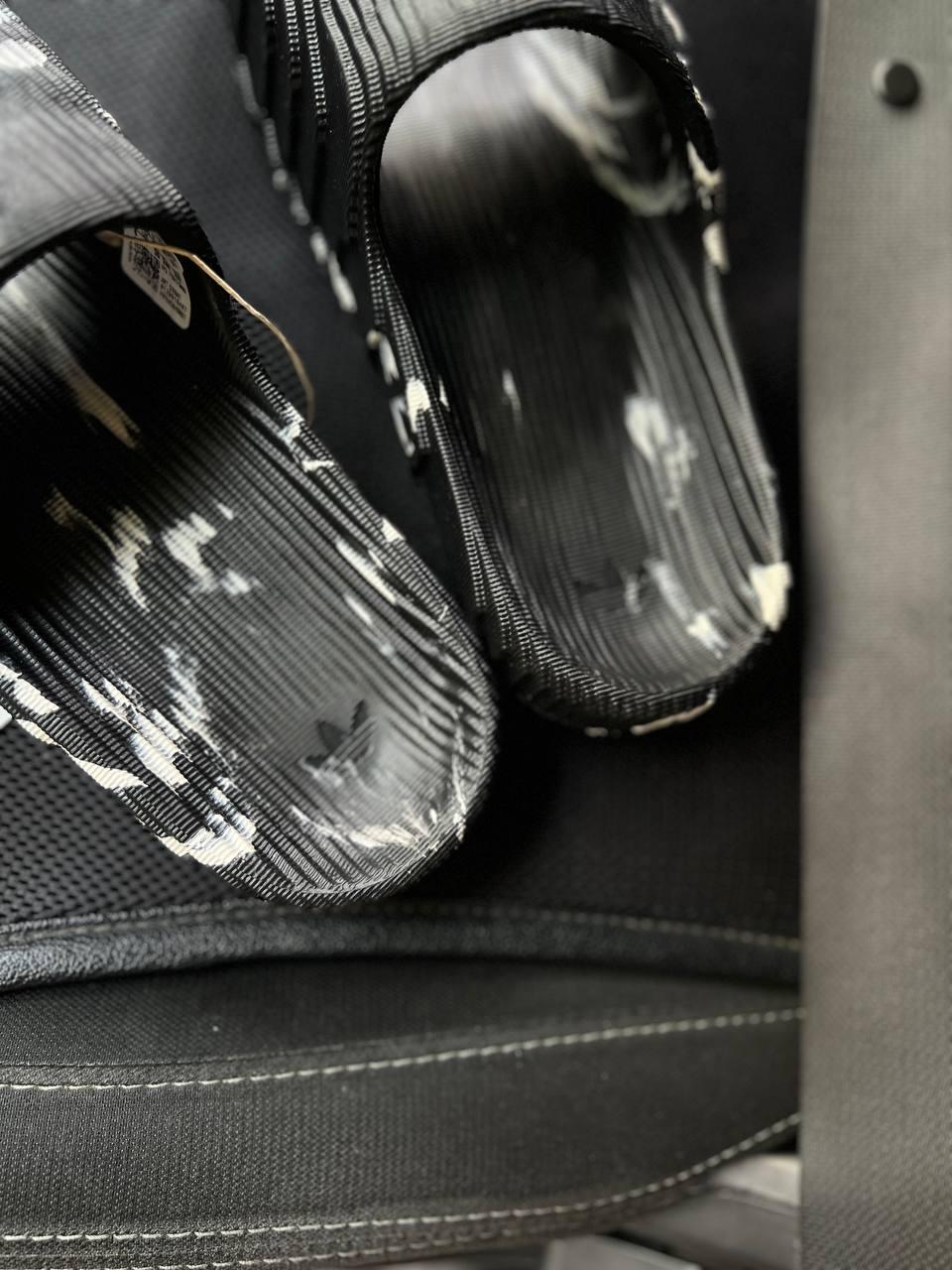 Adidas Adilette 22 плями
