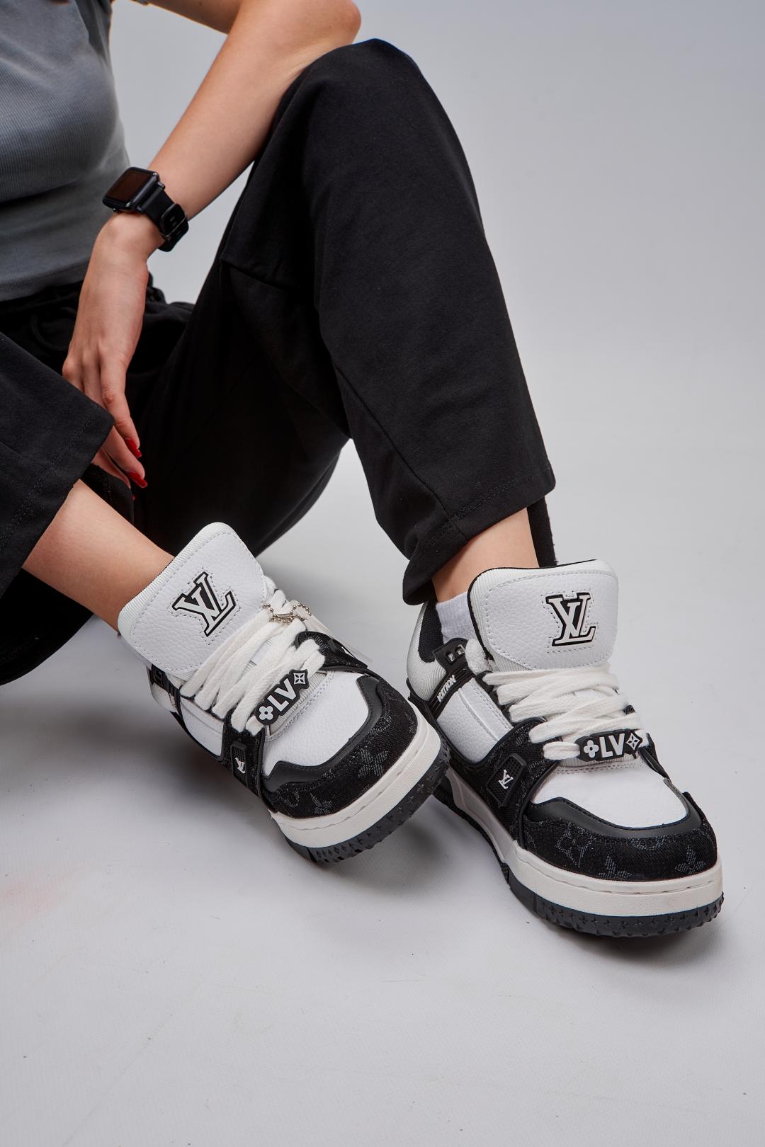 Louis Vuitton Trainer Black v2