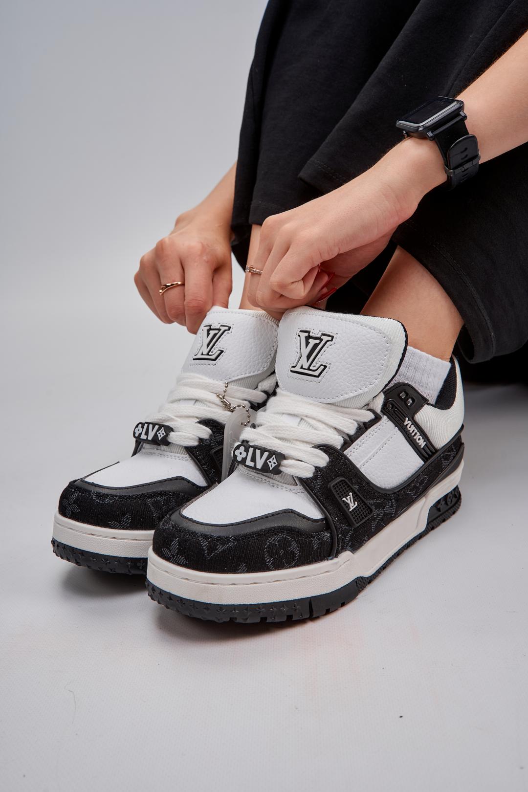 Louis Vuitton Trainer Black v2