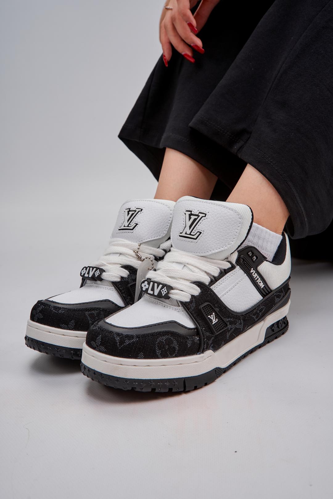 Louis Vuitton Trainer Black v2