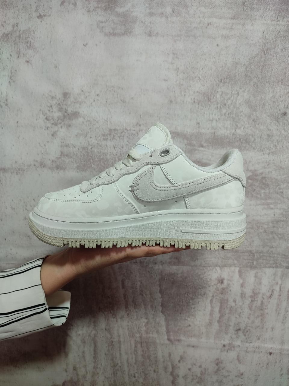 Nike Air Force 1 Low Luxe Summit White