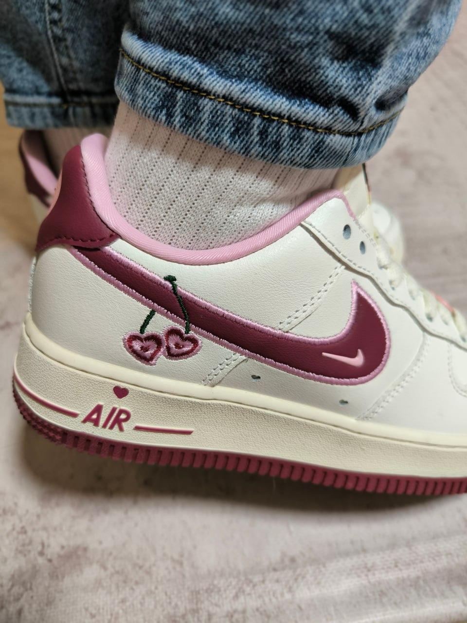 Nike Air Force 1 Cherry