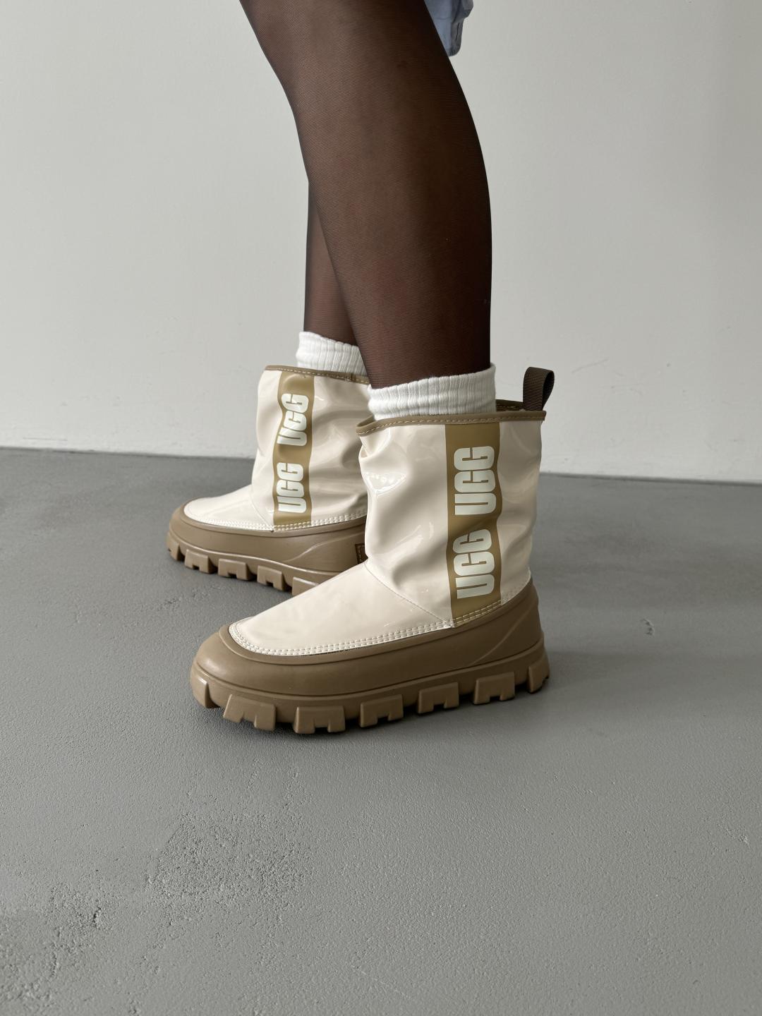 Ugg Classic Brellah Mini Boot Beige