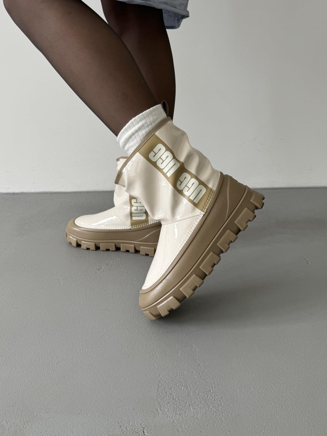 Ugg Classic Brellah Mini Boot Beige