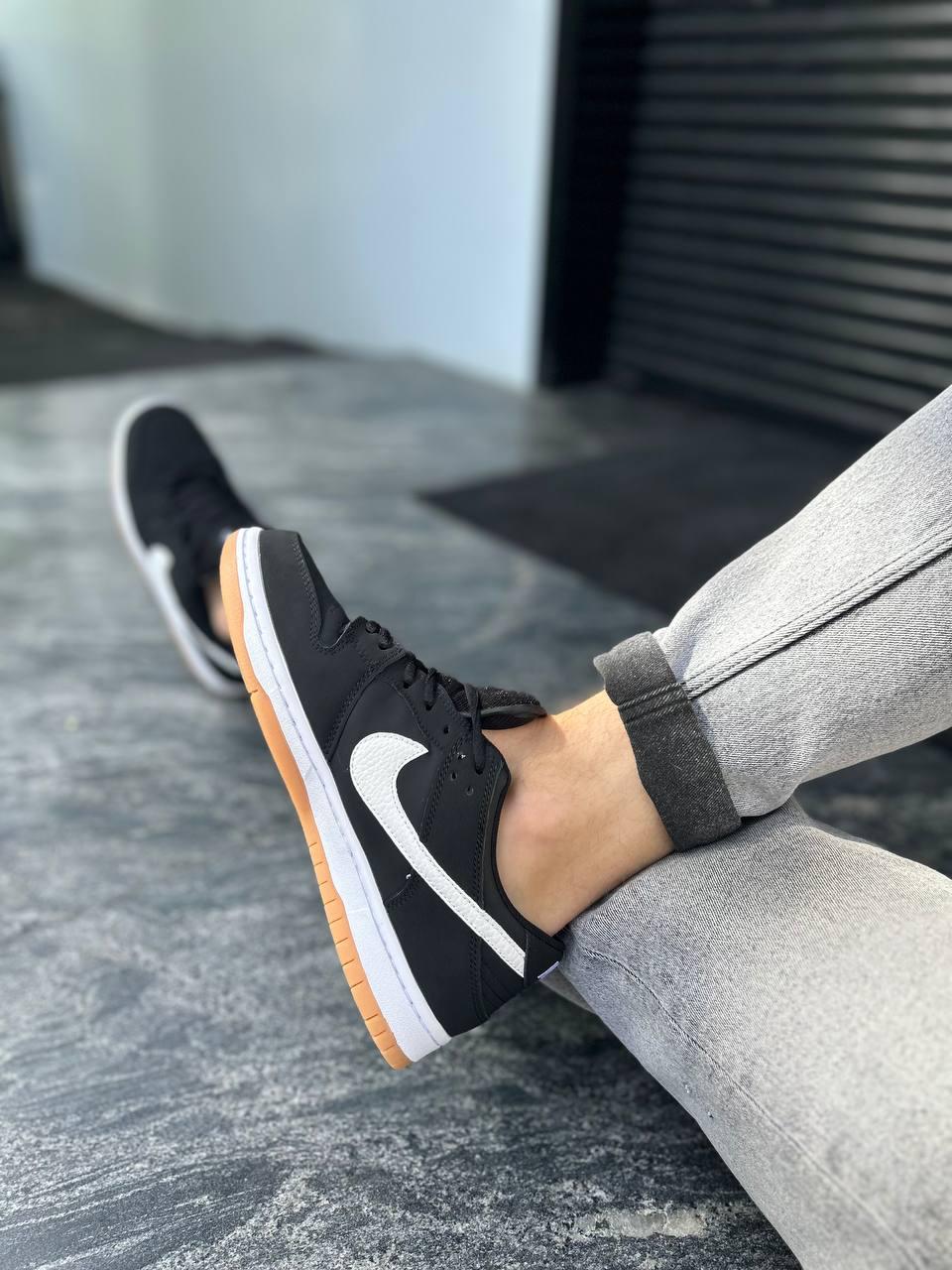Nike SB Dunk Black Gum