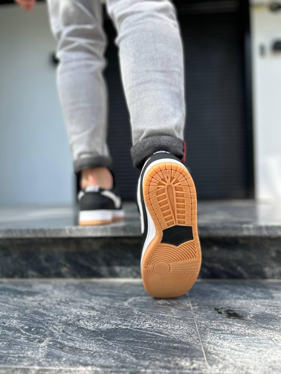 Nike SB Dunk Black Gum