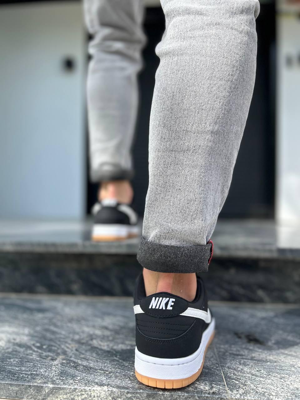 Nike SB Dunk Black Gum