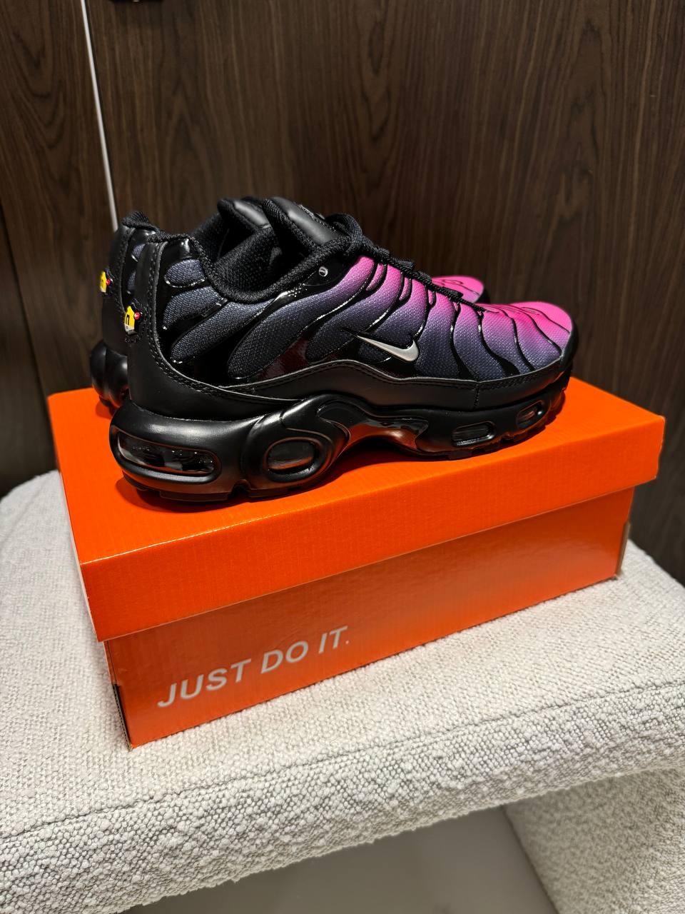 NIKE AIR MAX PLUS BLACK PINK 2022’