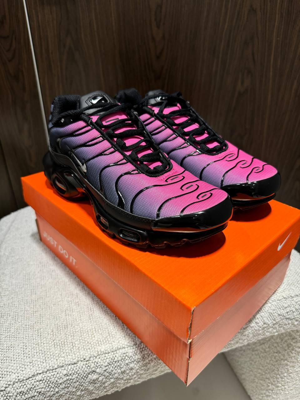NIKE AIR MAX PLUS BLACK PINK 2022’