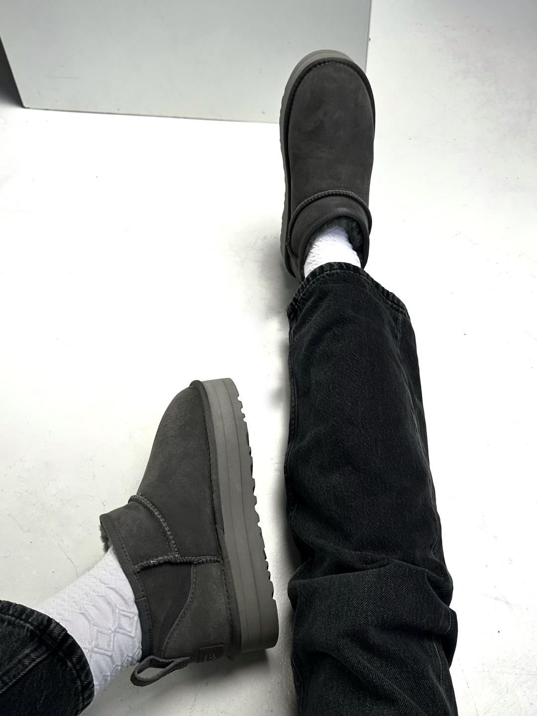 UGG mini platform Grey