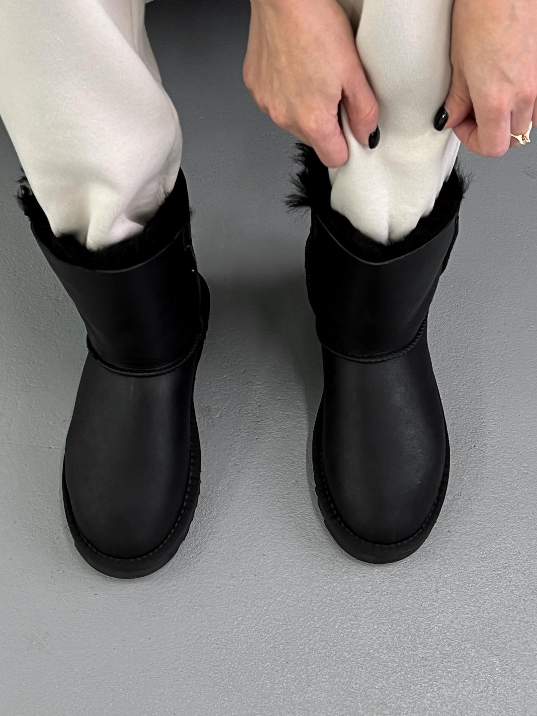 UGG Classic High Zip Black ND