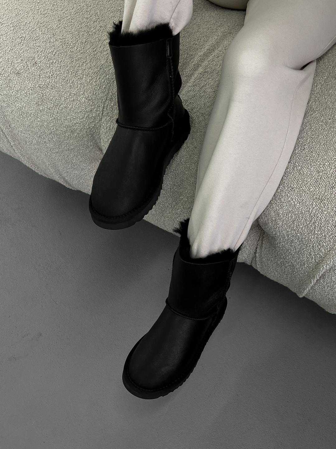 UGG Classic High Zip Black ND