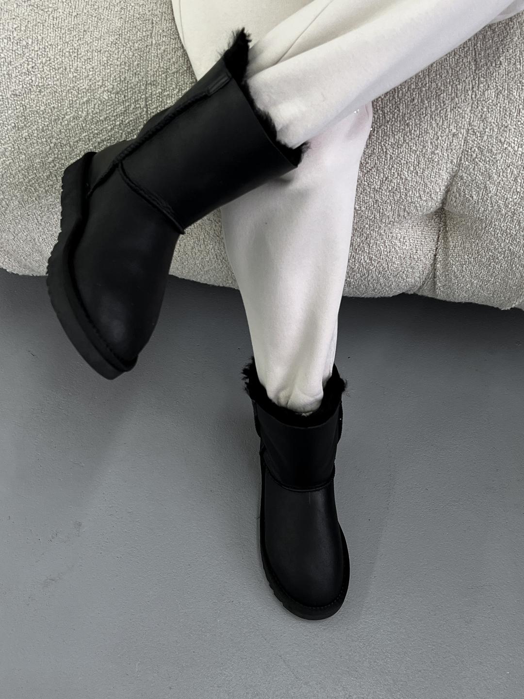 UGG Classic High Zip Black ND