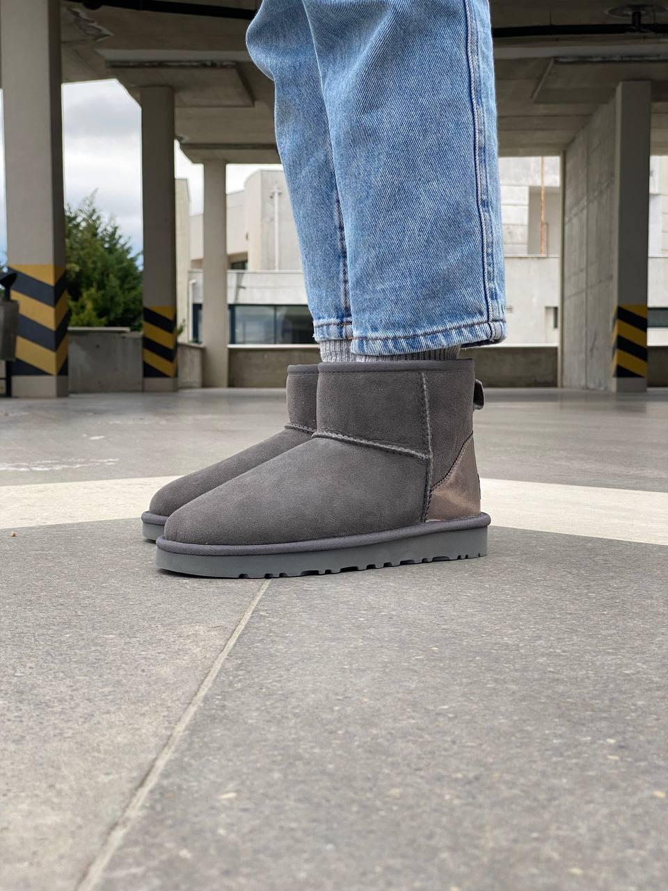 UGG mini Grey Metallic