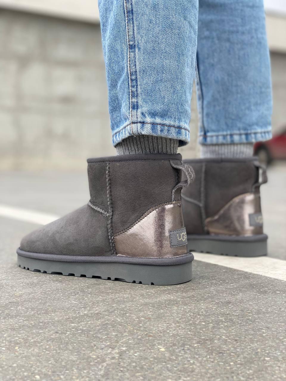 UGG mini Grey Metallic