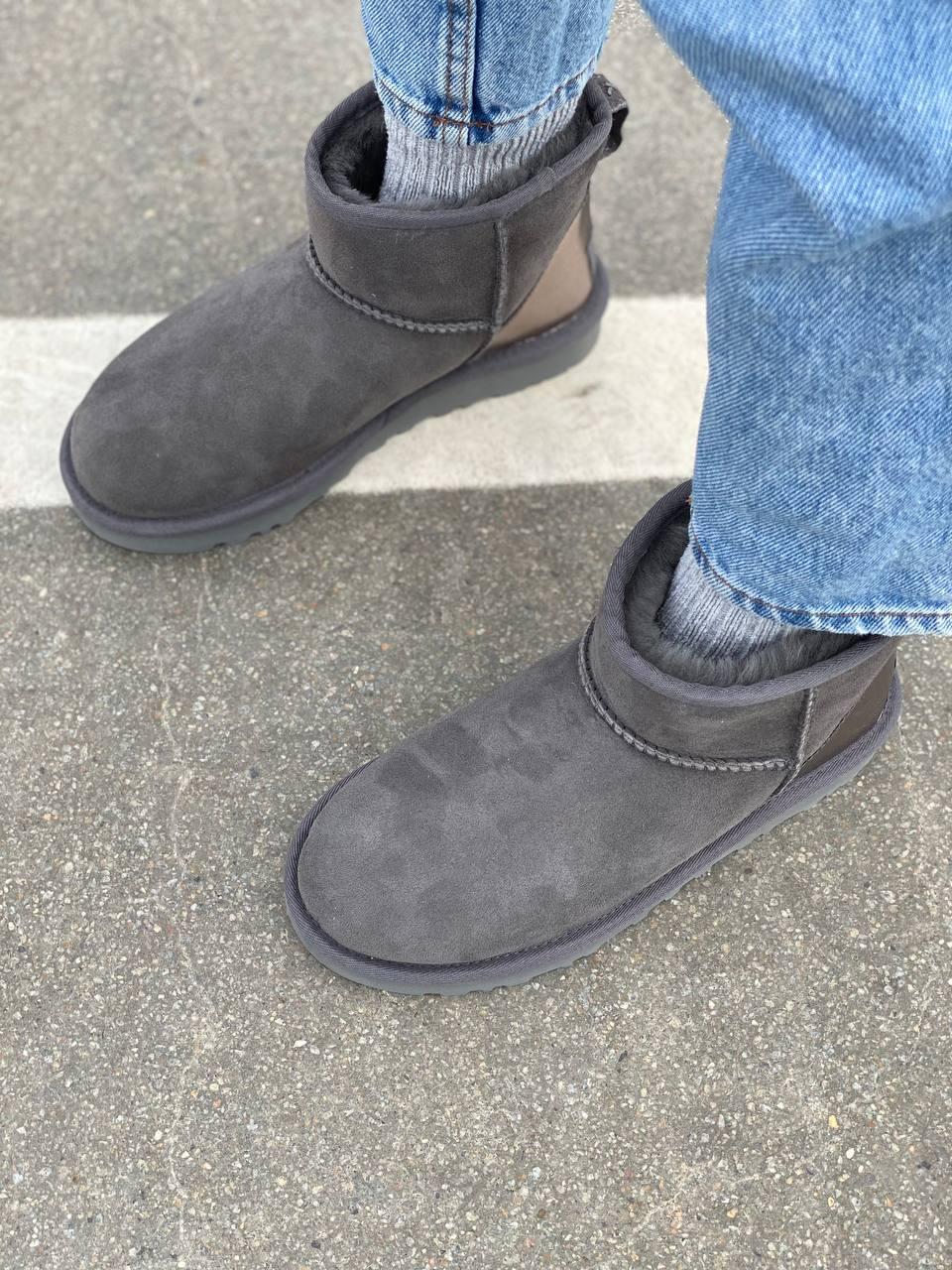 UGG mini Grey Metallic