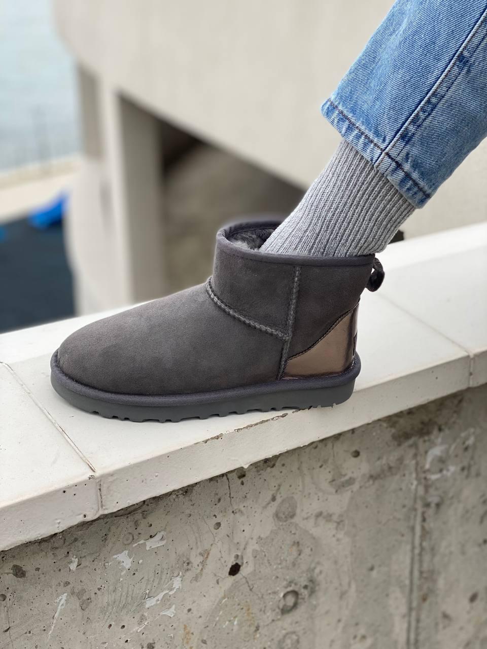 UGG mini Grey Metallic