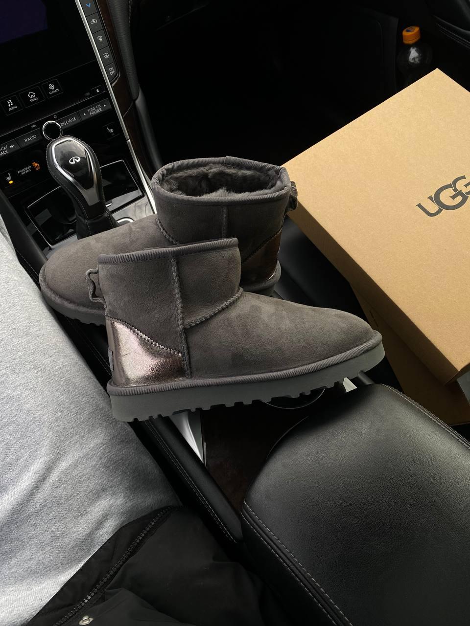 UGG mini Grey Metallic