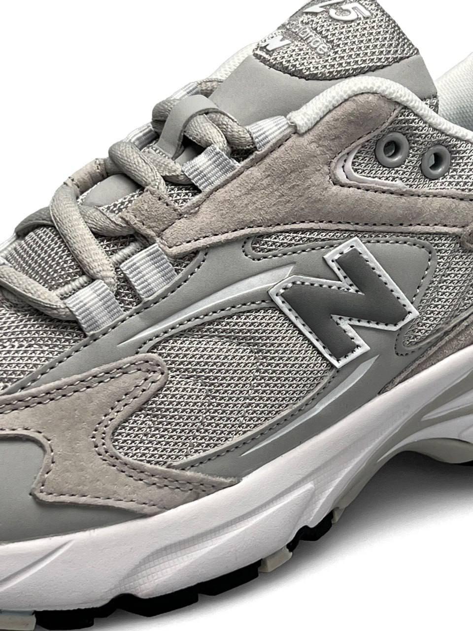 New Balance 725 Gray Suede White