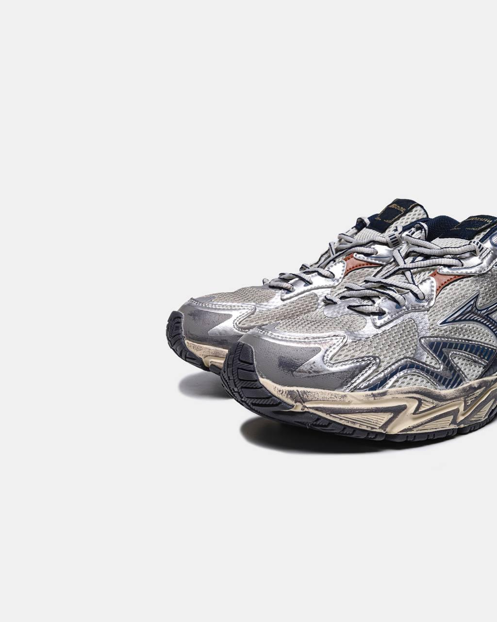 Mizuno Adventure Dirty Grey