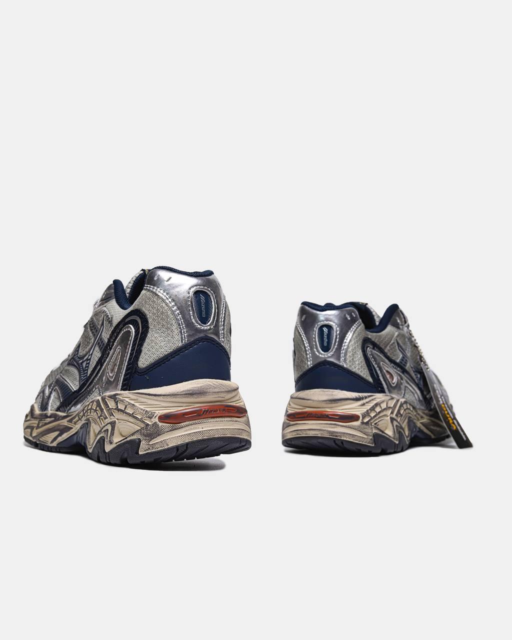 Mizuno Adventure Dirty Grey