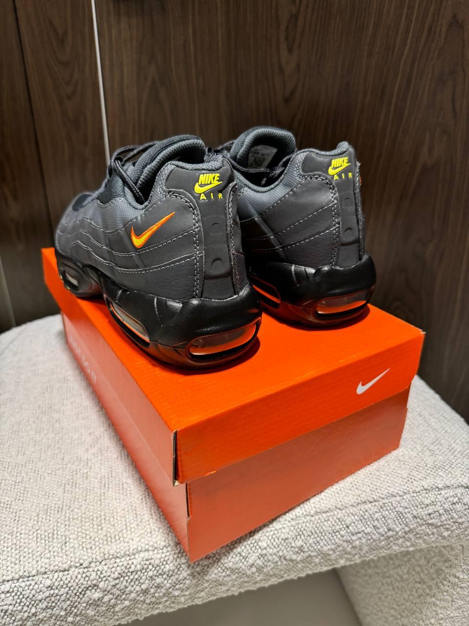 NIKE AIR MAX 95 Anthracite Safety Orange