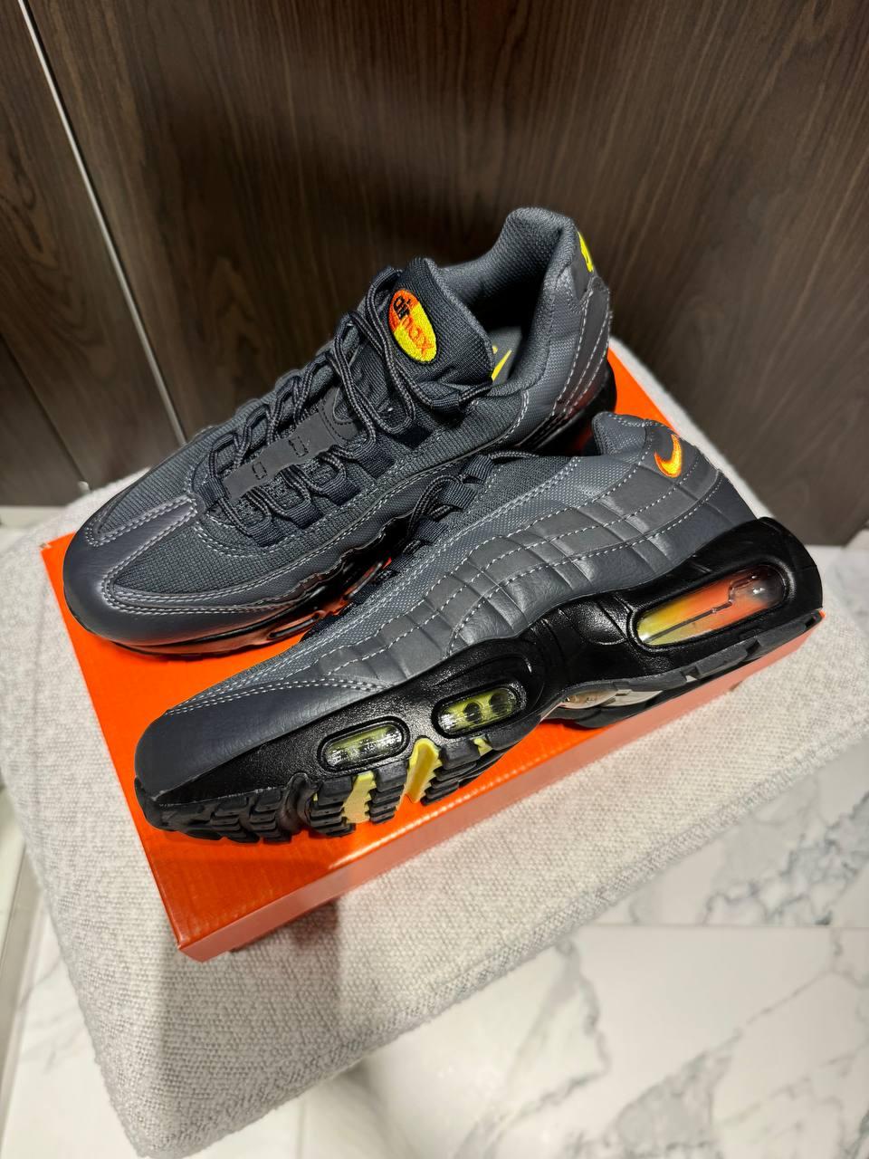 NIKE AIR MAX 95 Anthracite Safety Orange