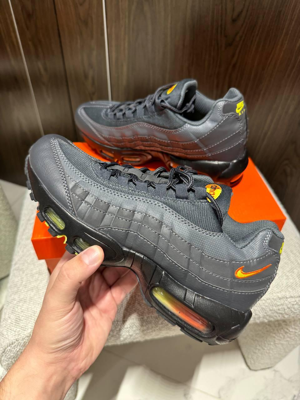 NIKE AIR MAX 95 Anthracite Safety Orange
