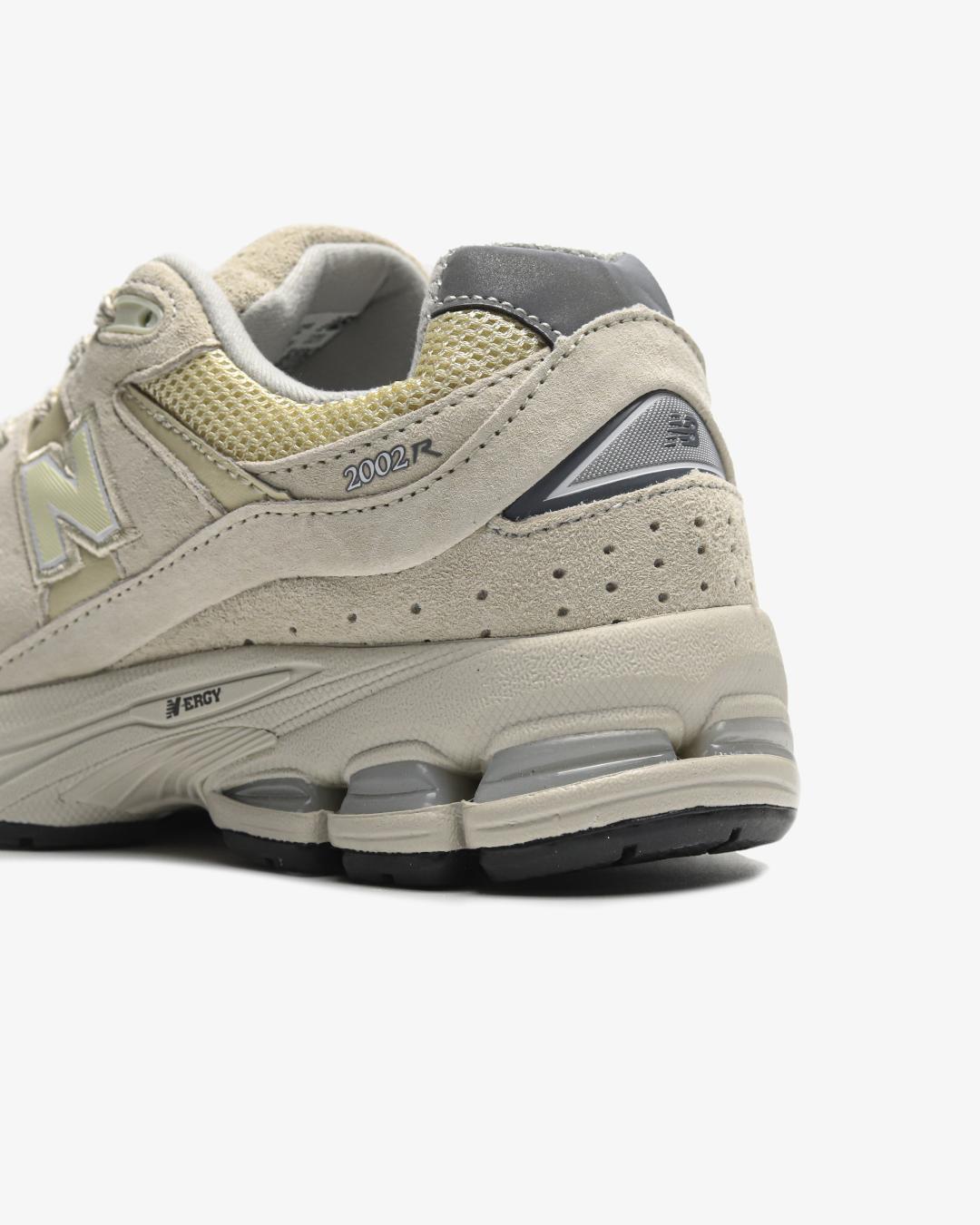 New Balance 2002R «Light Bone Aluminium»