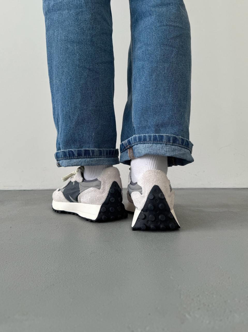 New Balance 327 Grey Logo