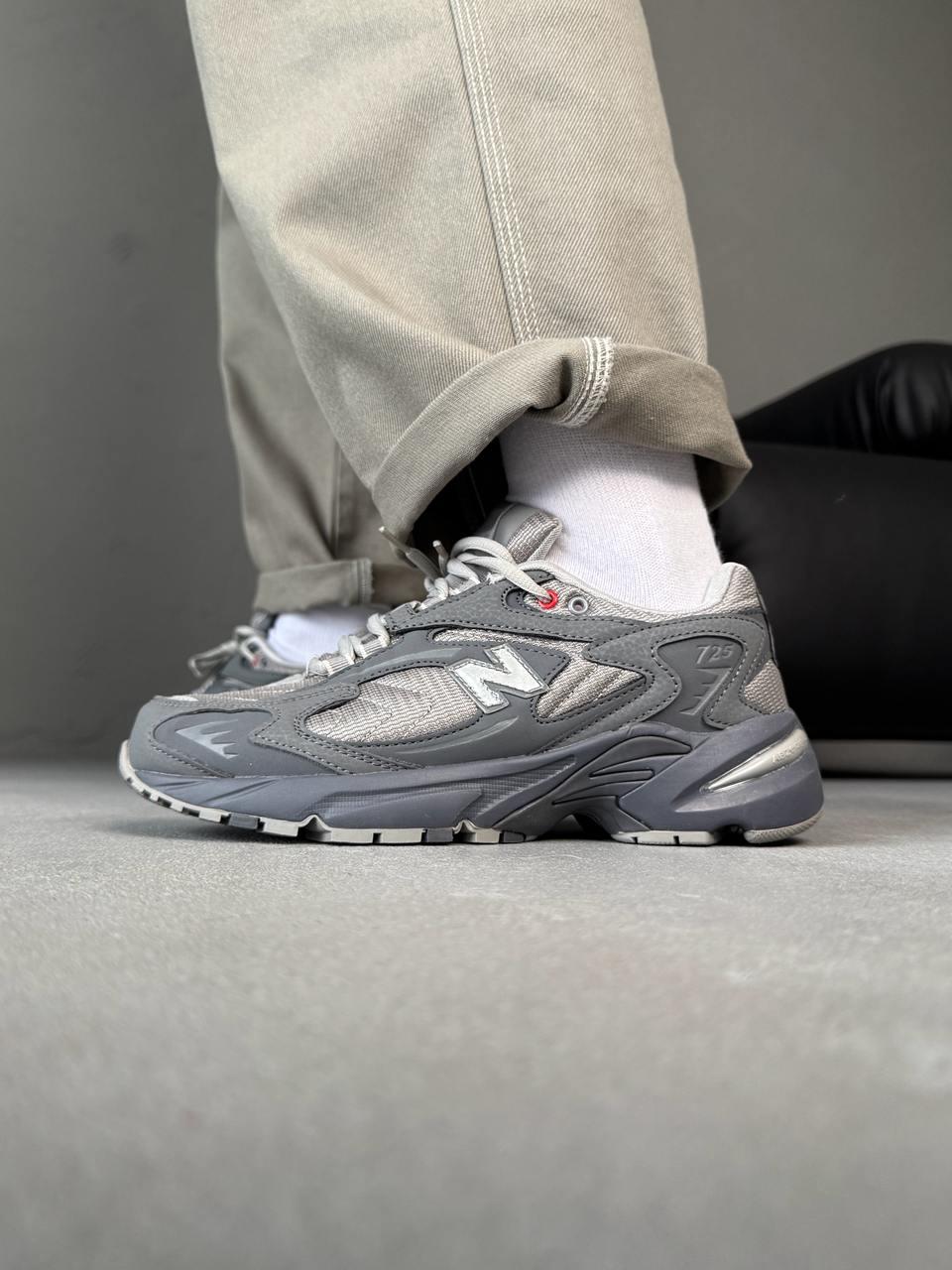 New Balance 725 Grey Black