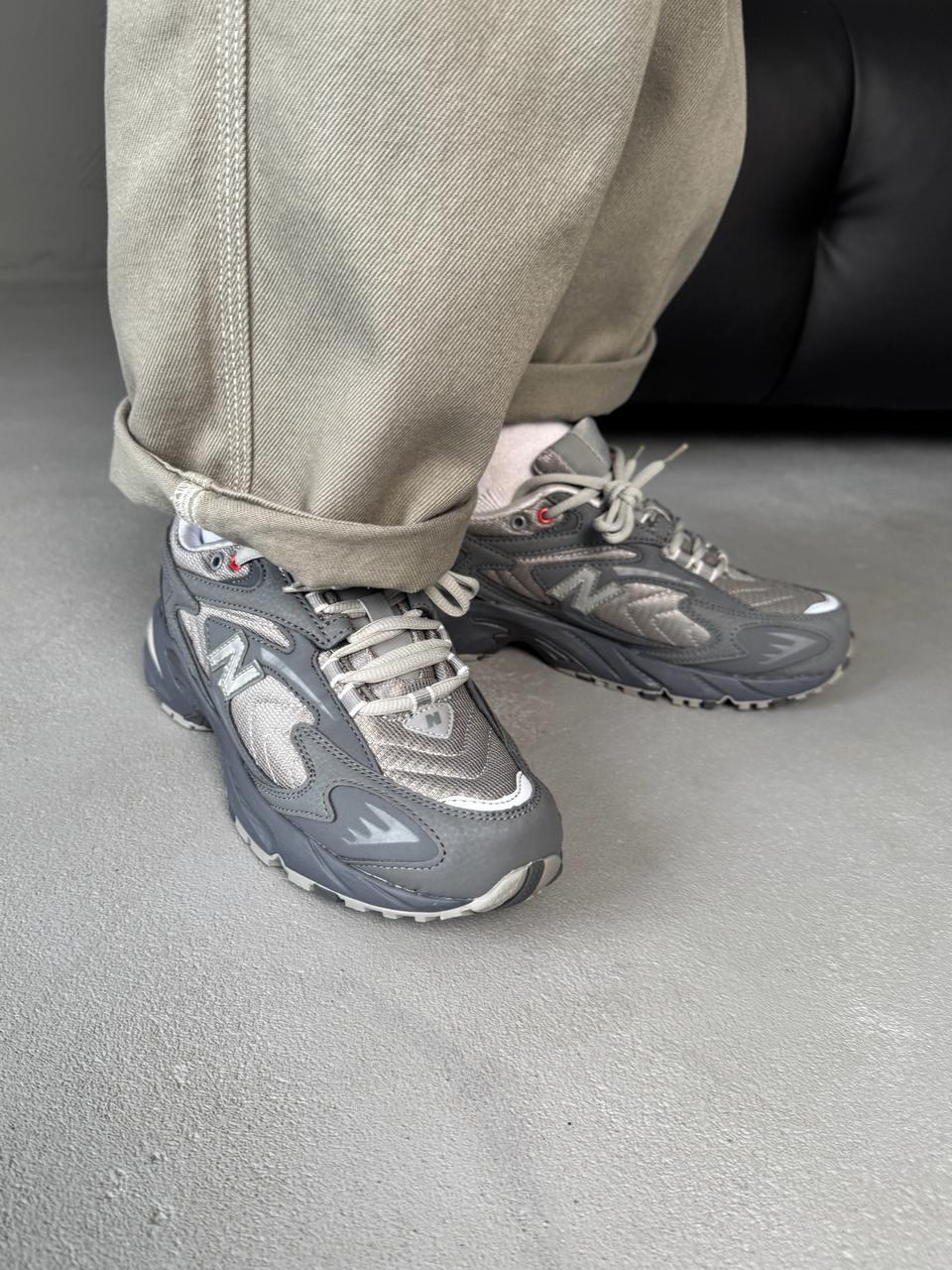 New Balance 725 Grey Black