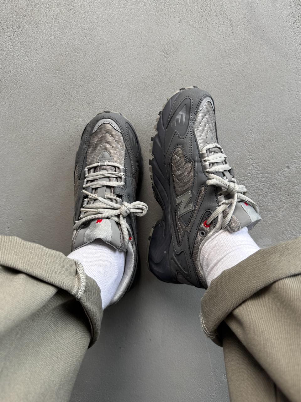 New Balance 725 Grey Black