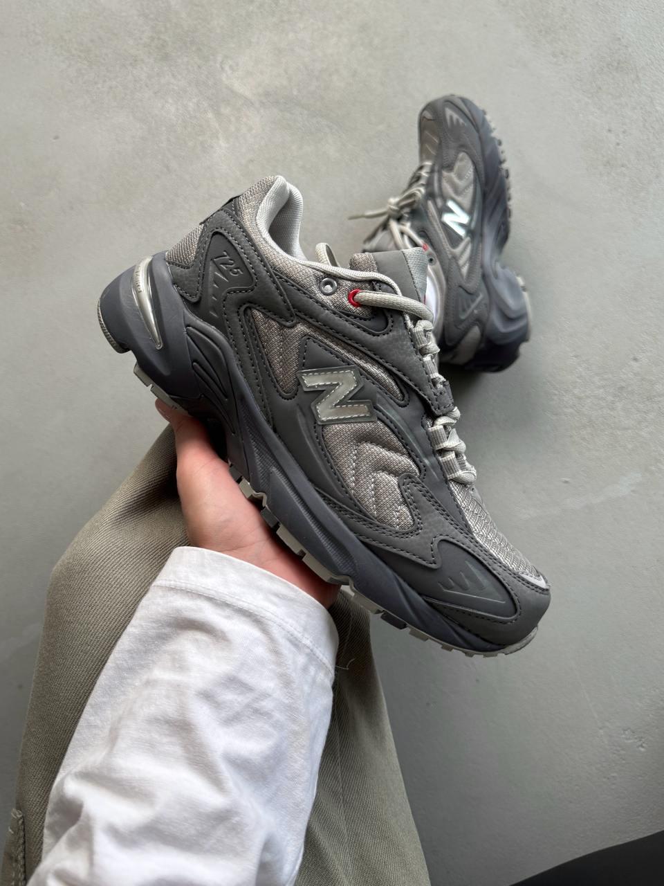 New Balance 725 Grey Black