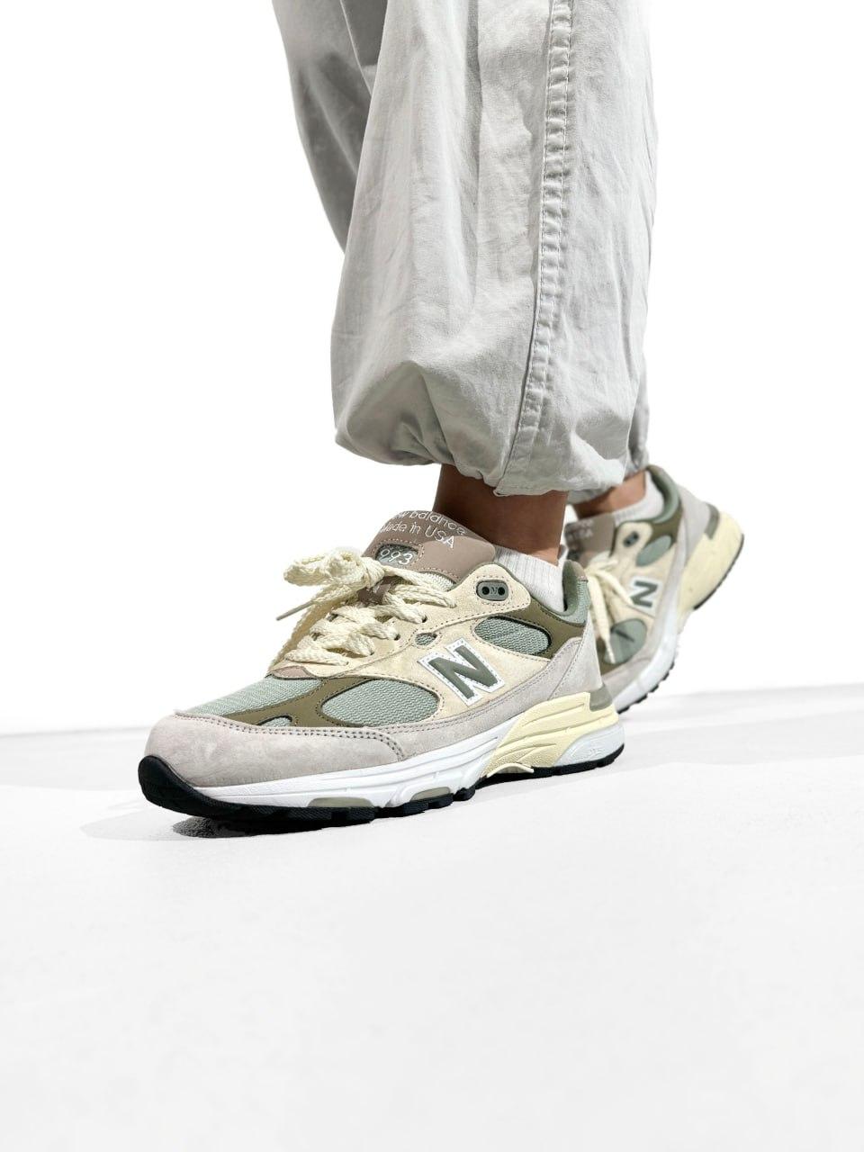 New Balance 993 Beige Mint Grey