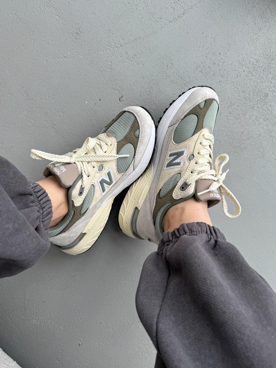 New Balance 993 Beige Mint Grey