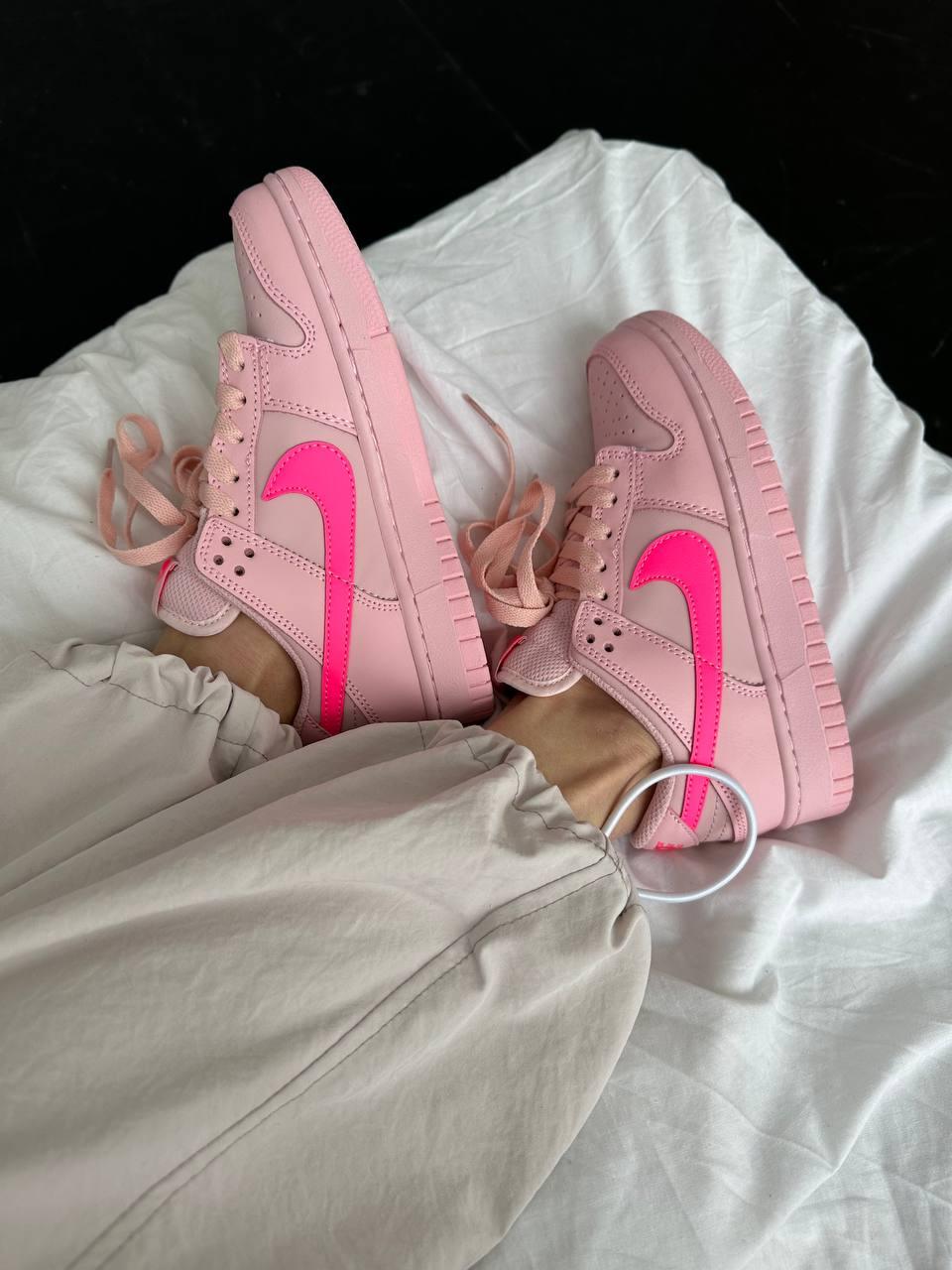 Nike SB Dunk Low Triple Pink
