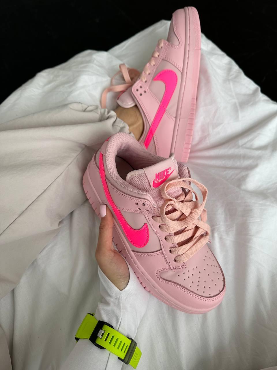 Nike SB Dunk Low Triple Pink