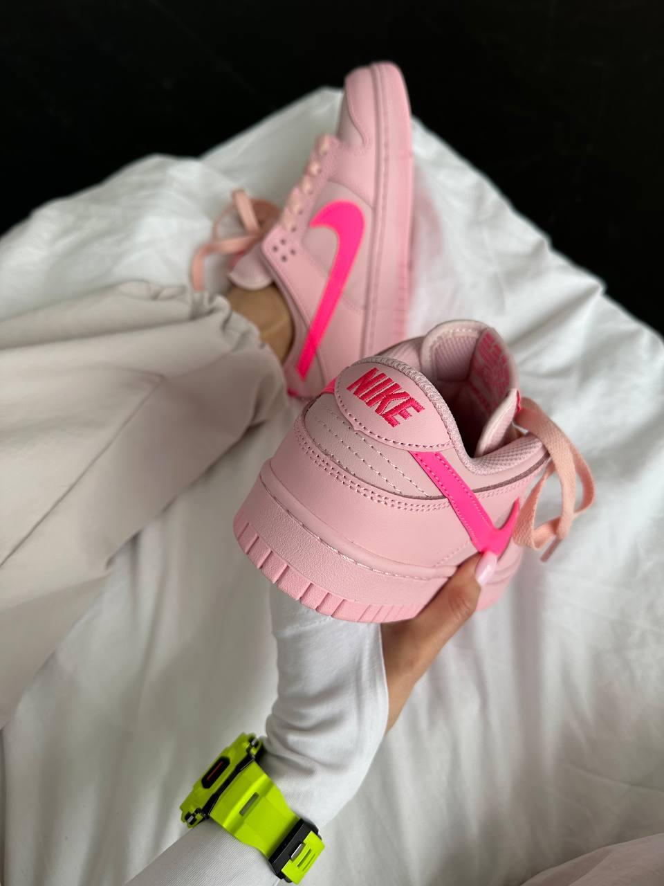 Nike SB Dunk Low Triple Pink