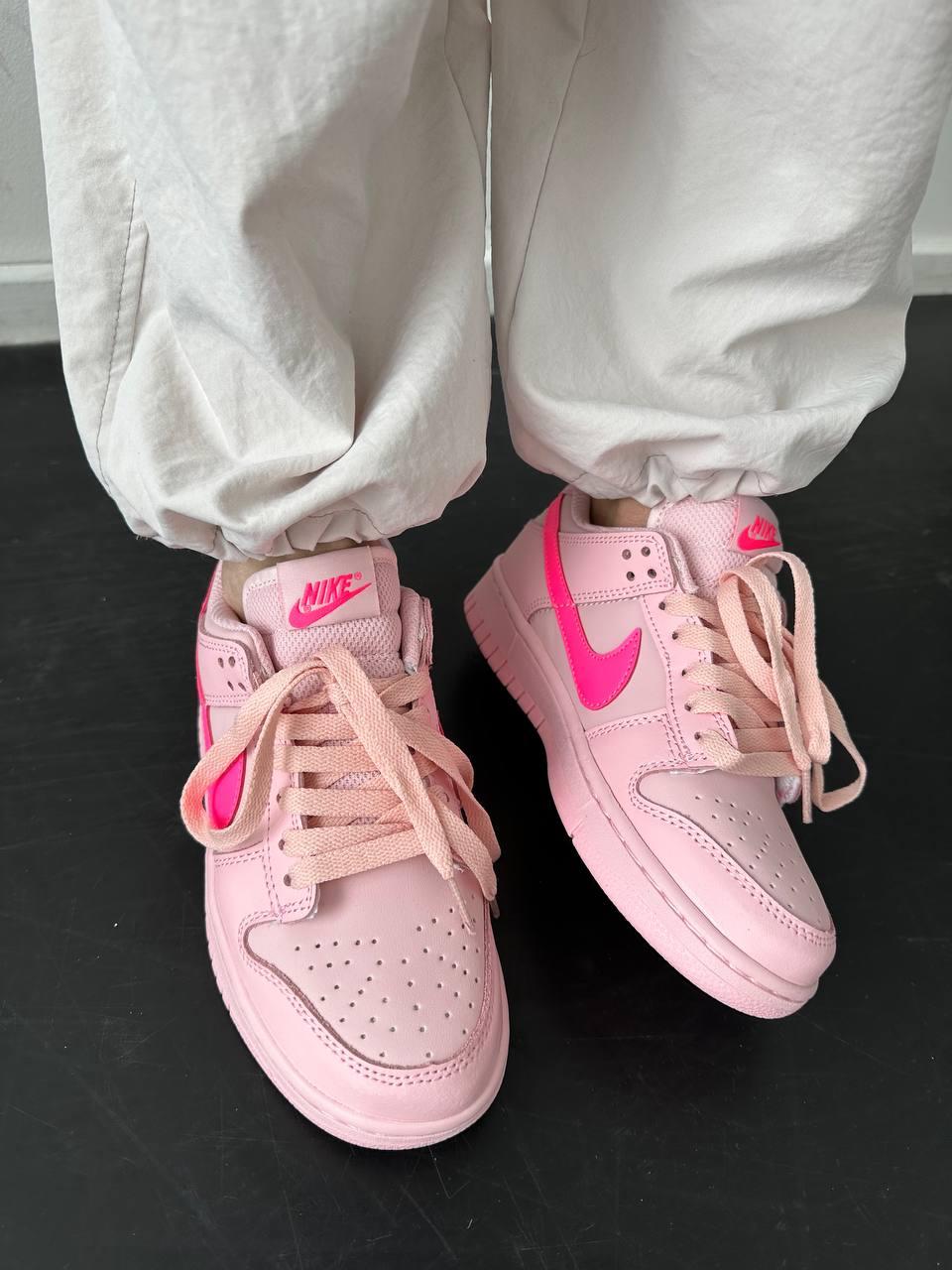 Nike SB Dunk Low Triple Pink