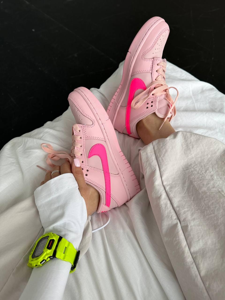 Nike SB Dunk Low Triple Pink
