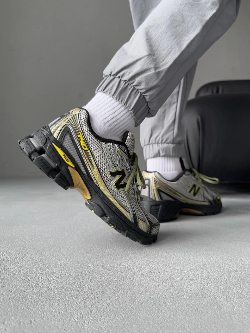 New Balance 740 Silver Yelow Black