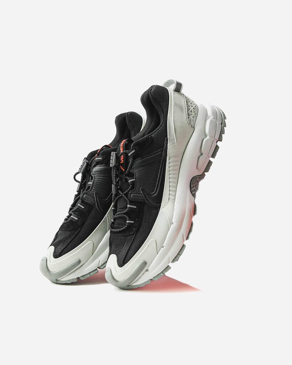 Nike Zoom Vomero 5 Roam Black Light Silver