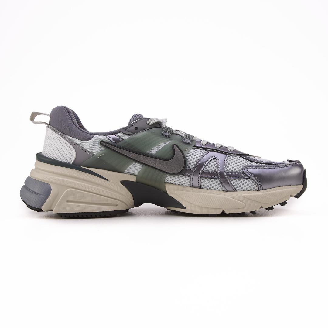 Nike Runtekk V2K Summit White Metalic Silver