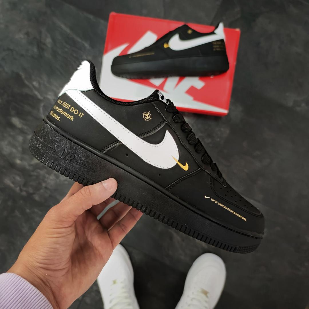 Nike Air Force 1 xSB Black