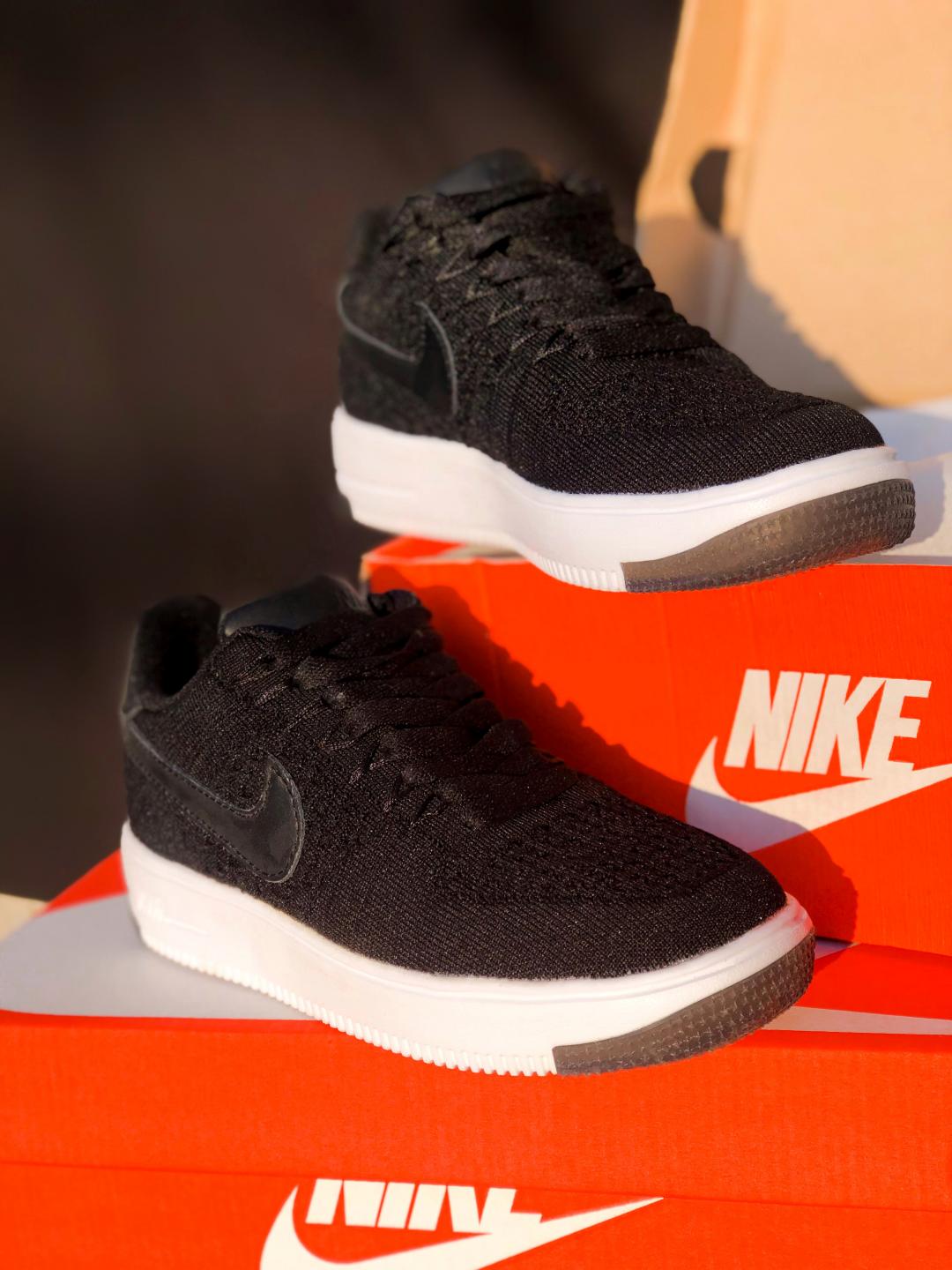 Nike Flyknit Black White