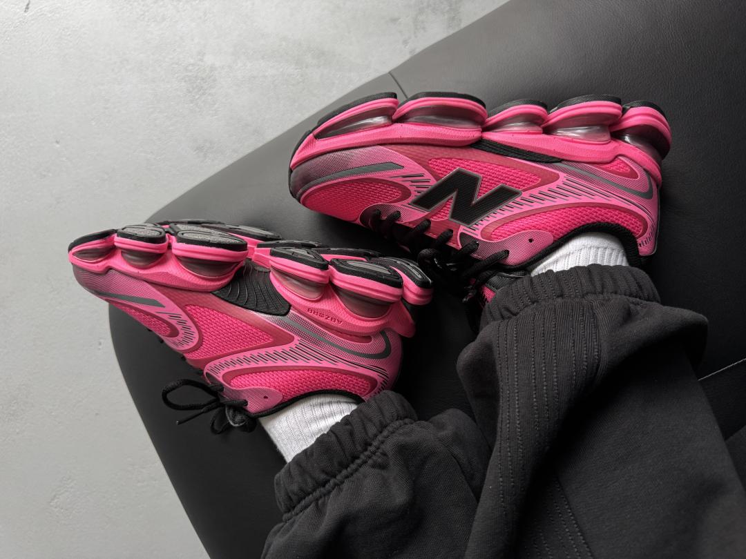 New Balance 2000 Pink Black