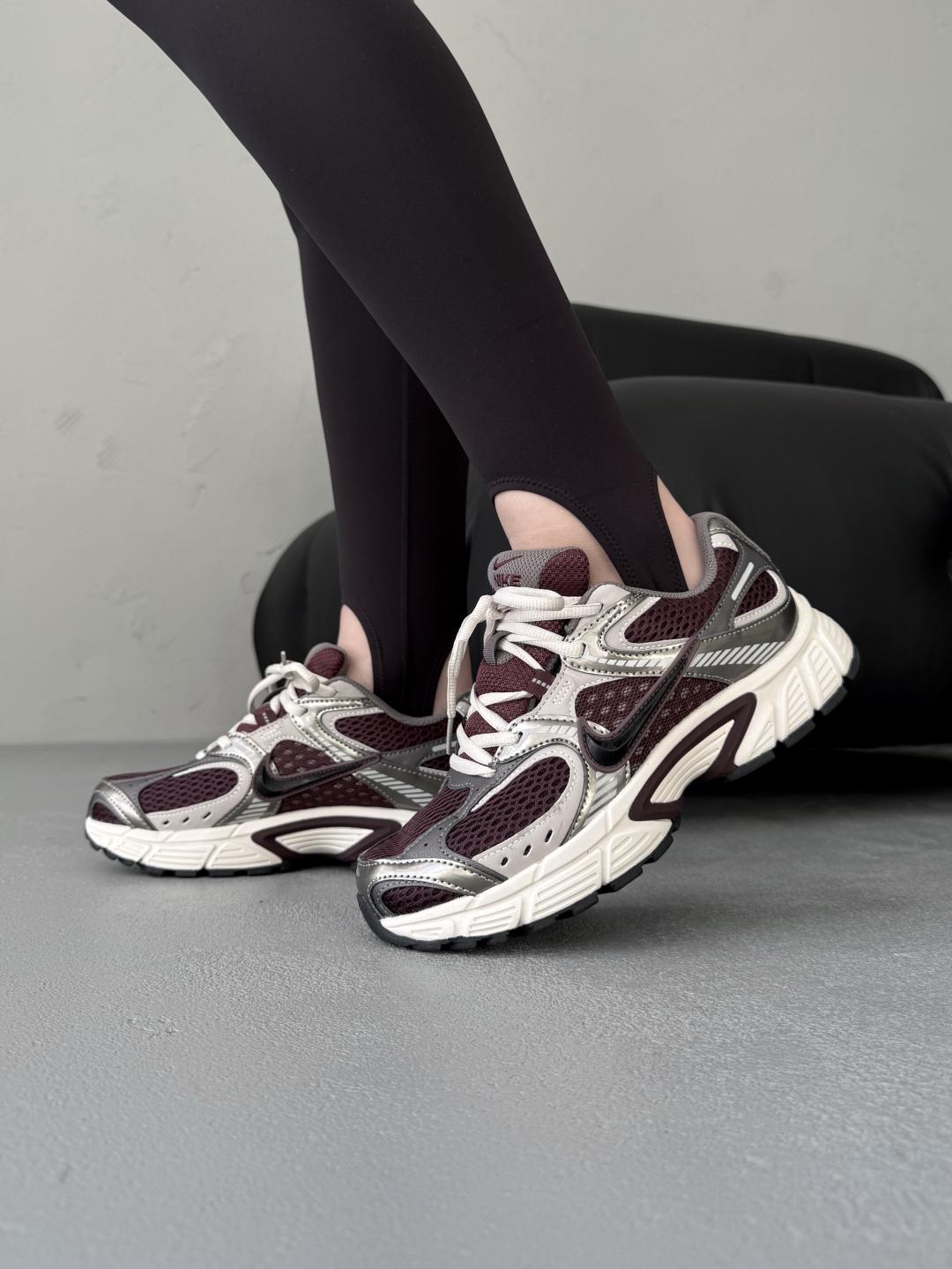 Nike V5 RNR Burgundy Grey