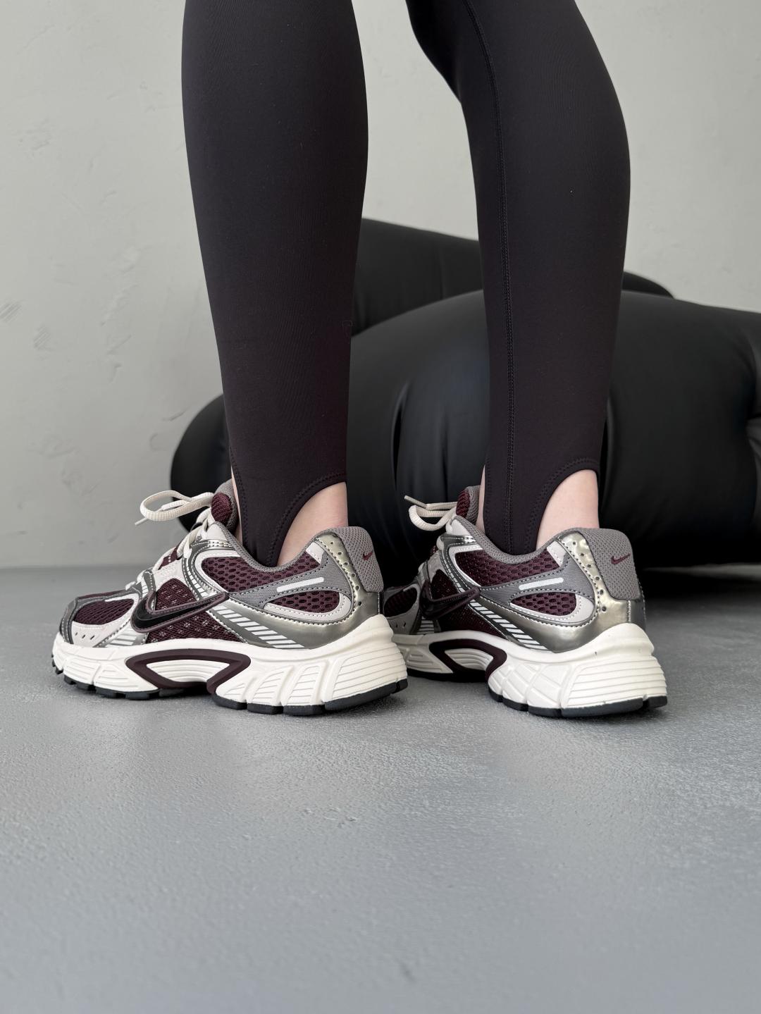 Nike V5 RNR Burgundy Grey